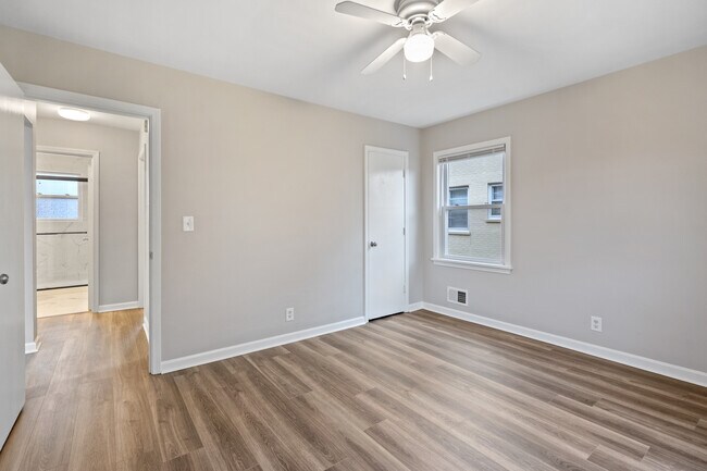 Building Photo - 2912 Abigail Dr