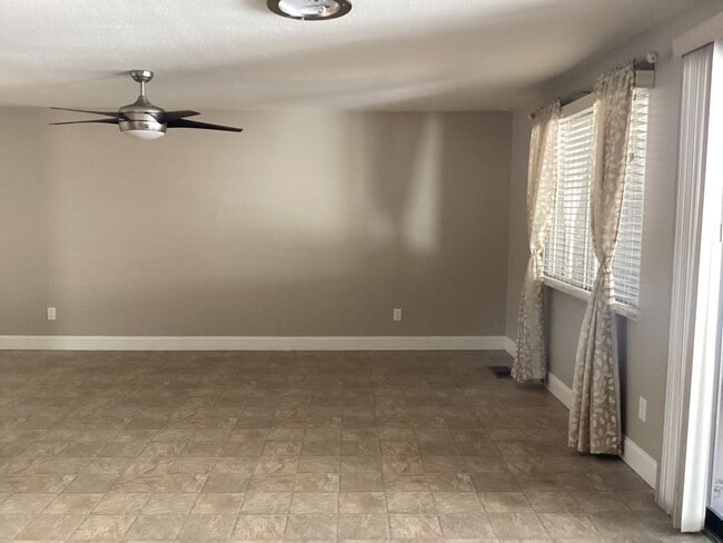 Building Photo - NEW ON THE MARKET - SPPACIOUS 3 BEDROOM, 2...