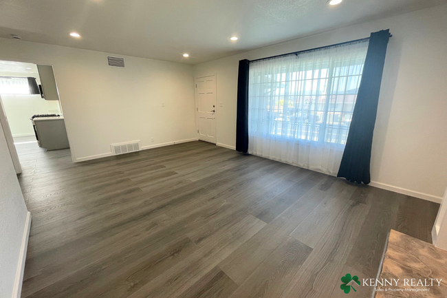 Building Photo - Fully Remodeled 3 Bedroom Home in Sunshine...
