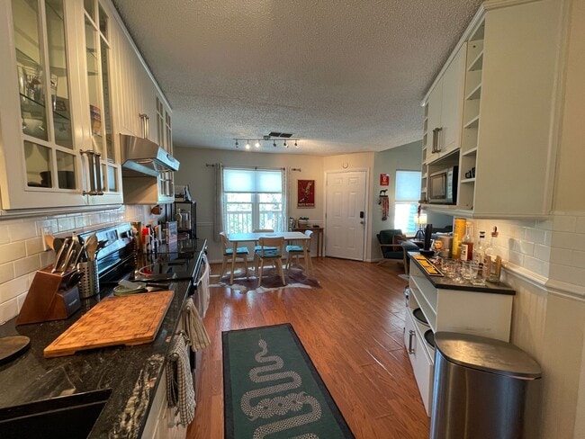 Building Photo - Lynnhaven Shores