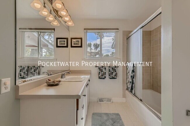 Building Photo - 6086 Simmons Dr