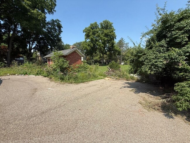 Building Photo - 45800 W Ann Arbor Trail