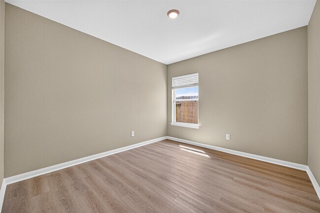Building Photo - 21018 Solstice Point Dr