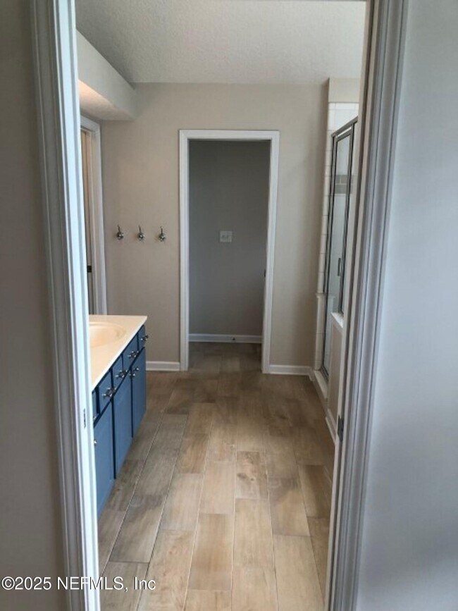 Building Photo - 12887 Dunns View Dr