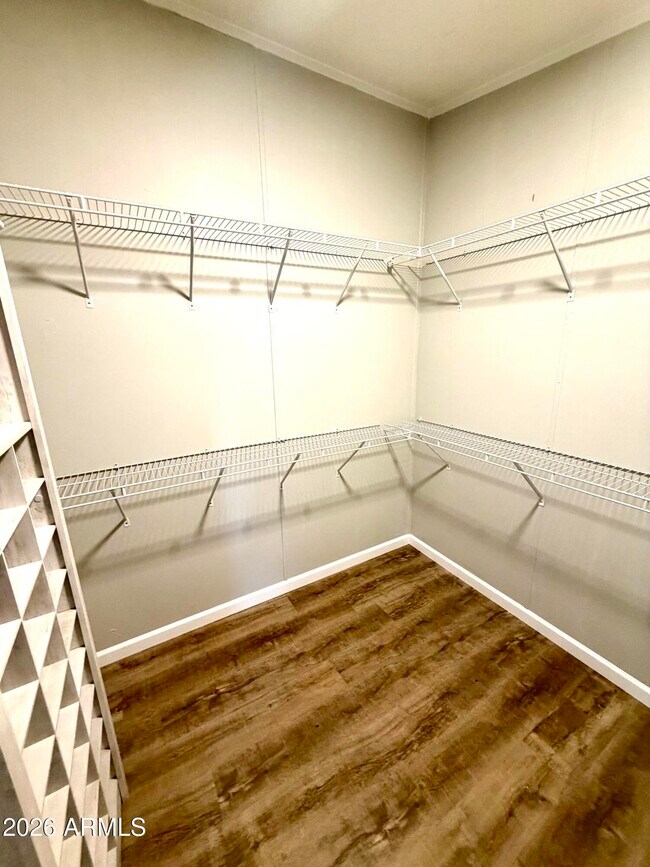 Building Photo - 5333 S Santa Claus Ave