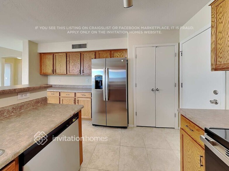 Building Photo - 34393 N Picket Post Dr