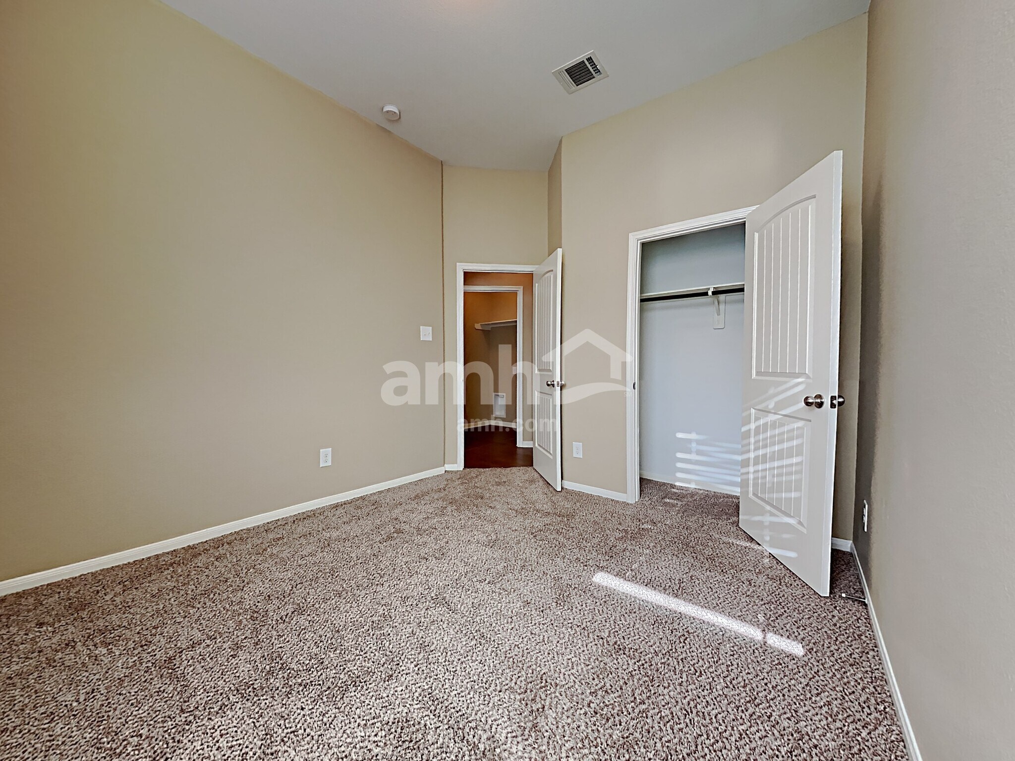 Building Photo - 2324 Shady Tree Ln