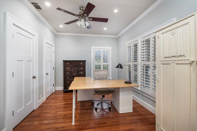 Building Photo - Berkeley Tudor For Lease!