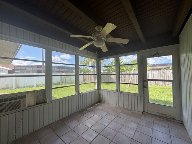 Building Photo - 129 Algiers Dr