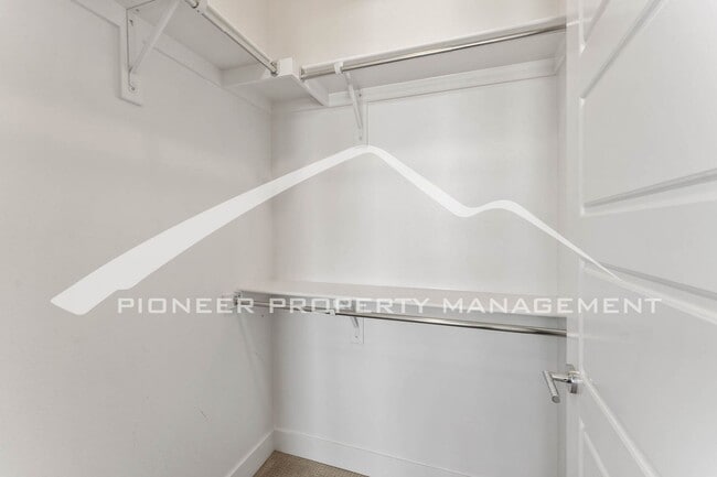 Building Photo - Fantastic Townhome with A Roof Top Patio, Attached Garage, and Central AC!