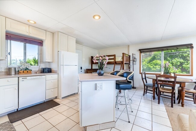 Building Photo - Furnished Luxury Ocean Front Estate in Waianae with Old Hawaii rural setting- 3/5 Luxury, 2 story...