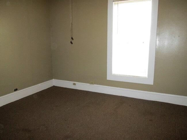 Building Photo - 4 Bedroom Close to LA Tech