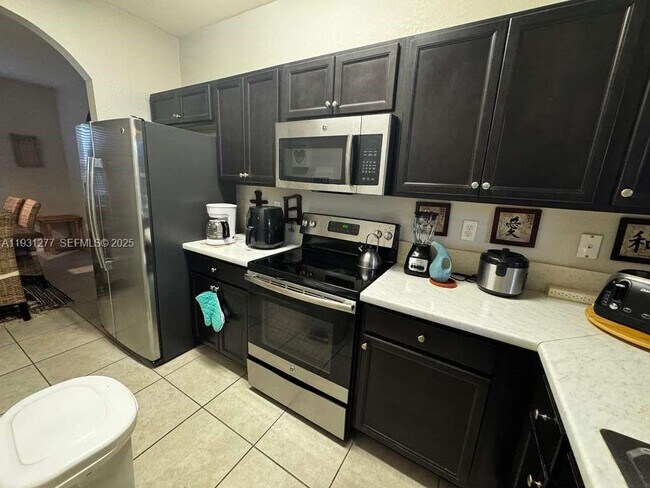 Building Photo - 2819 SE 1st Dr