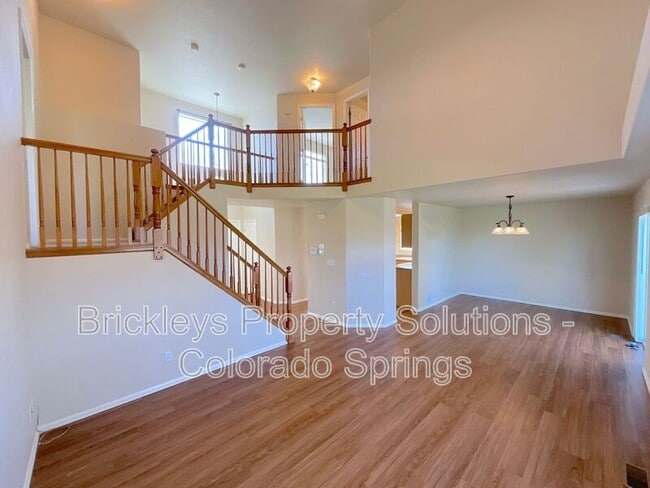 Building Photo - 6112 Chivalry Dr