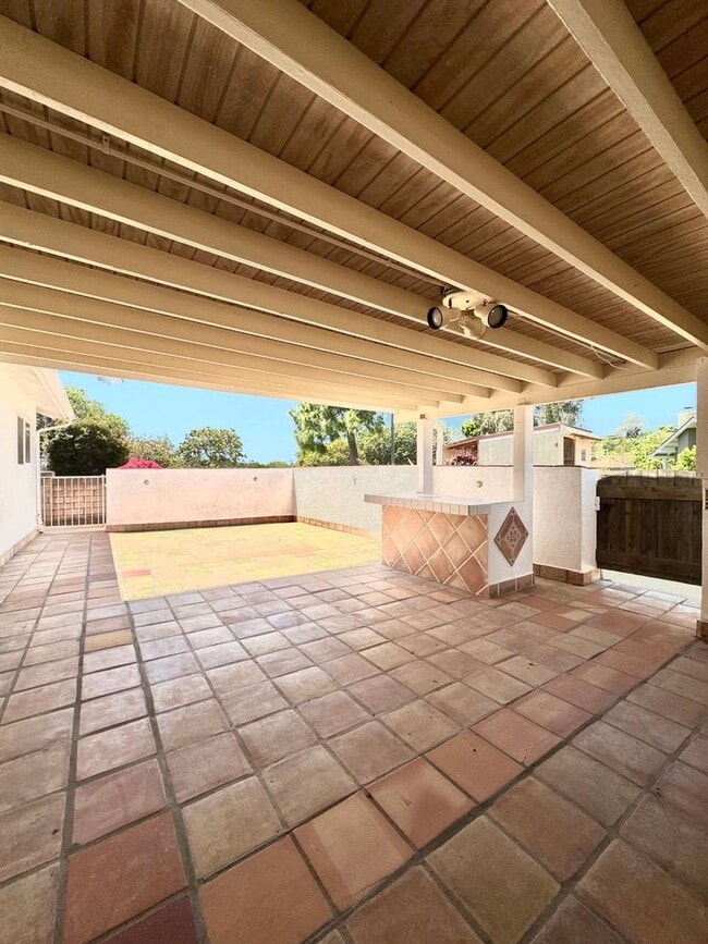 Building Photo - Desirable 4 bedroom home in Mountain View ...