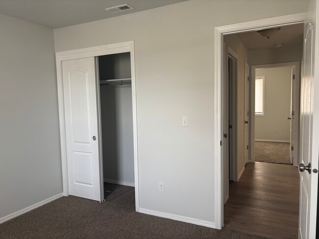 Building Photo - 339 E Bay Owl Dr