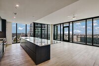 Building Photo - 610 Davis St