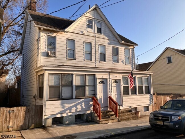 Building Photo - 40 Davis St