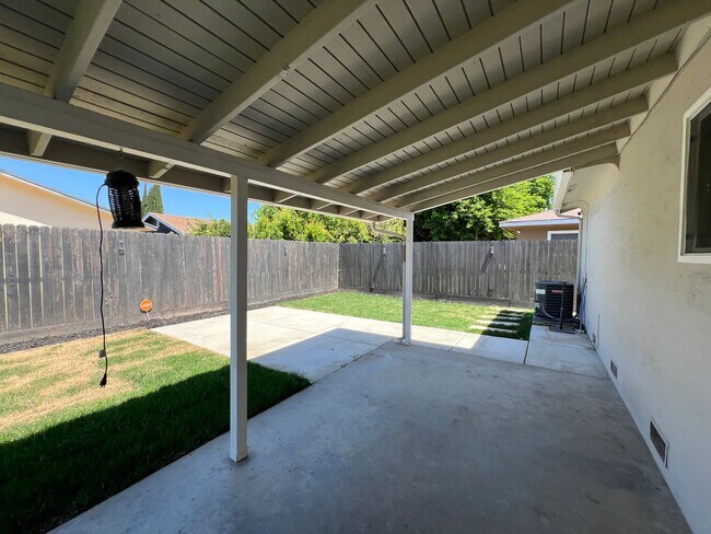 Building Photo - 5753 Mohican Dr