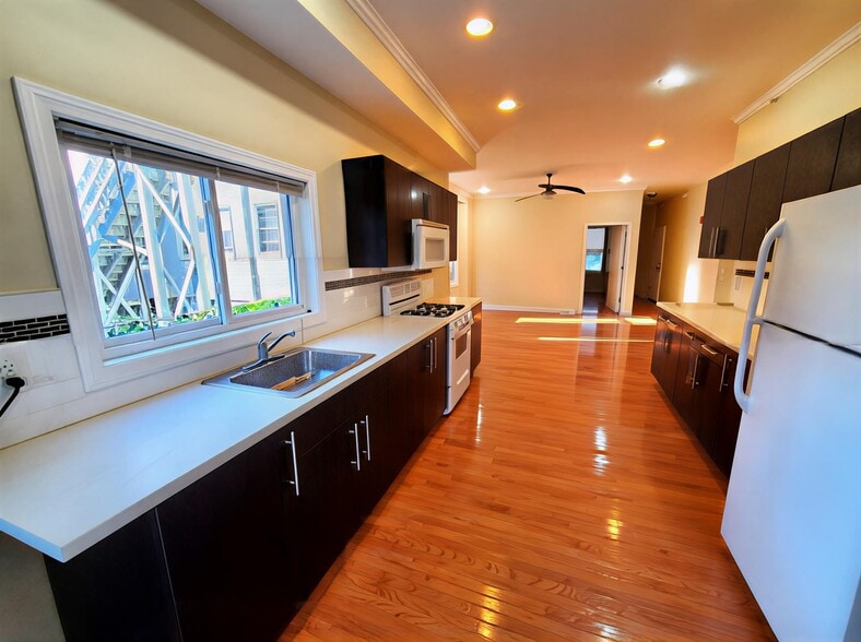 Building Photo - 64 Dehon St