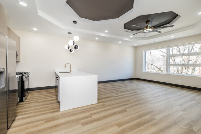 Building Photo - 5643 S Prairie Ave