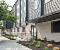 Building Photo - 1419 W Grange Ave