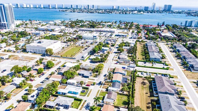 Building Photo - 112 W 34th St