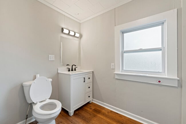 Building Photo - 602 Doby St