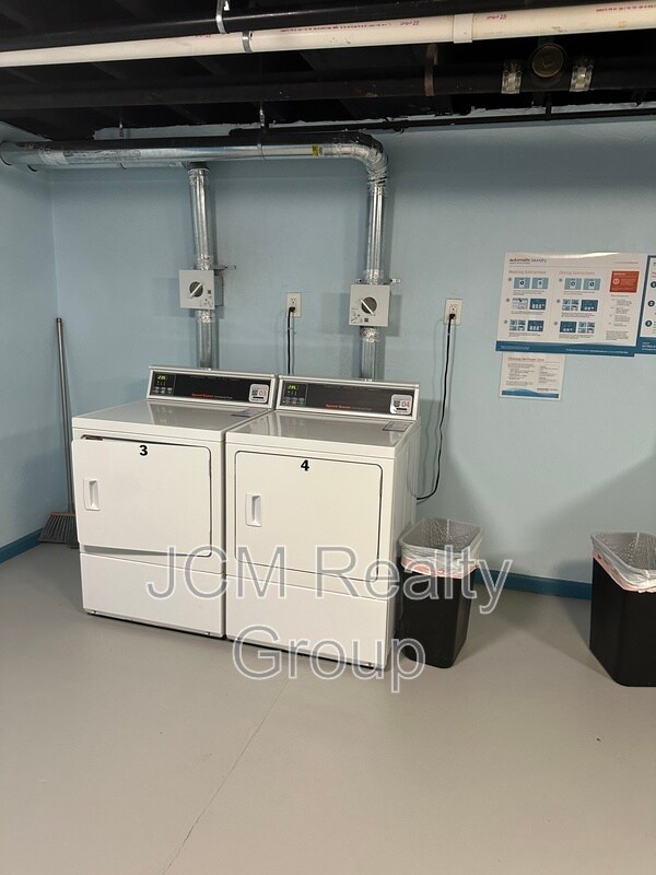 Building Photo - 191 N Common St