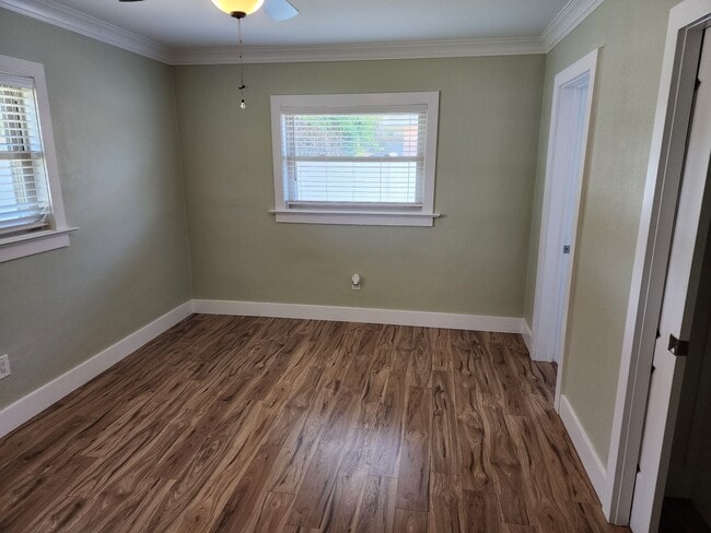 Building Photo - 2347 Eastwood Dr