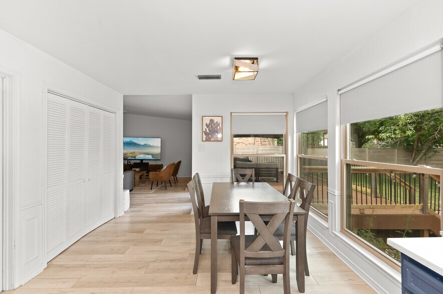 Building Photo - 2110 Spring Breeze Dr