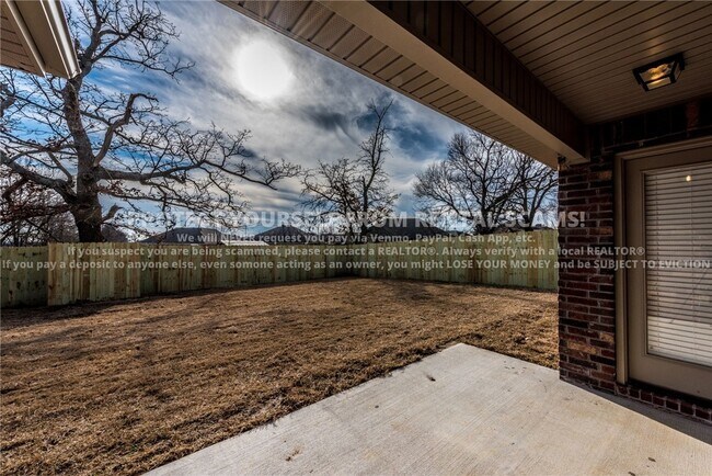 Building Photo - 1121 Gardenia St