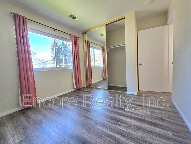 Building Photo - 2093 Waterbury Dr