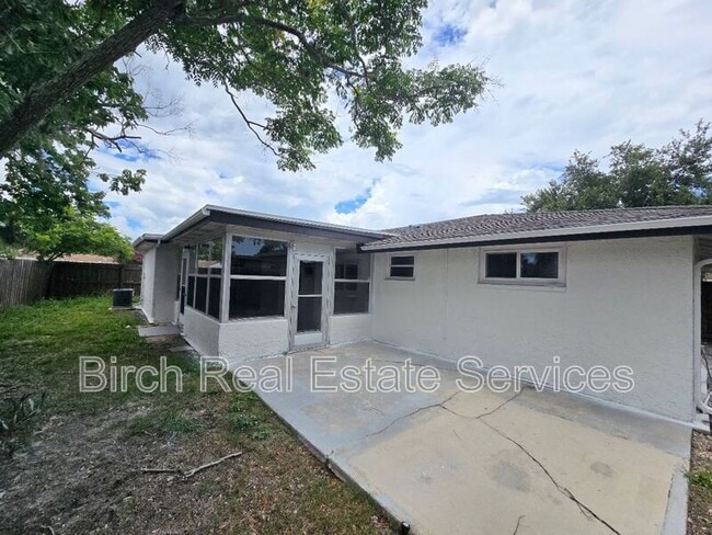 Building Photo - 7435 Live Oak Ln