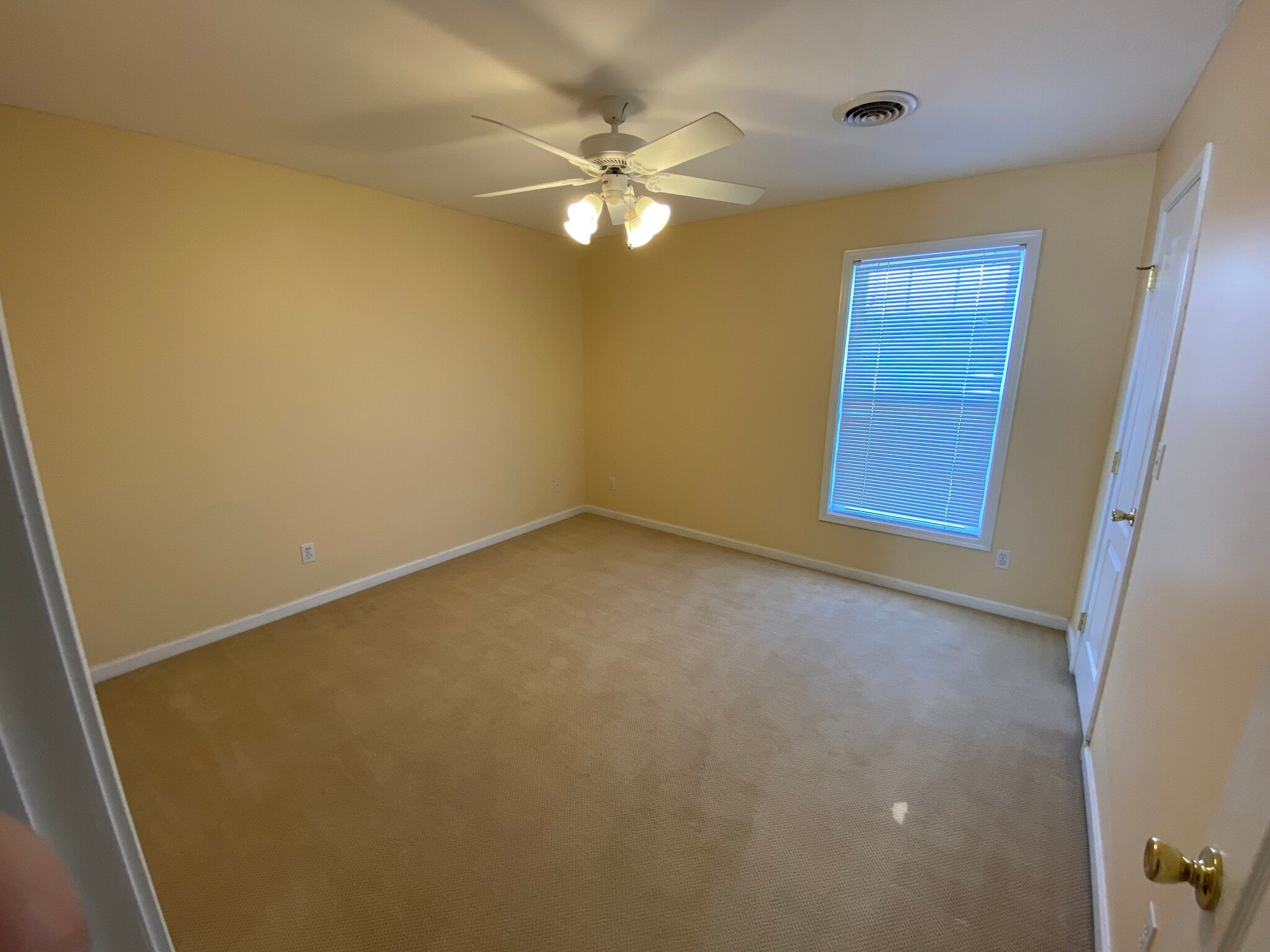 Building Photo - 3910 Balmoral Dr