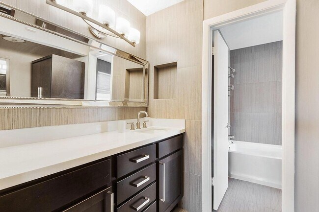 Building Photo - 13115 Belhaven Ct