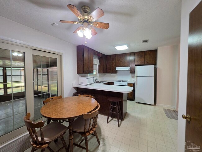 Building Photo - 5505 Fairview Dr