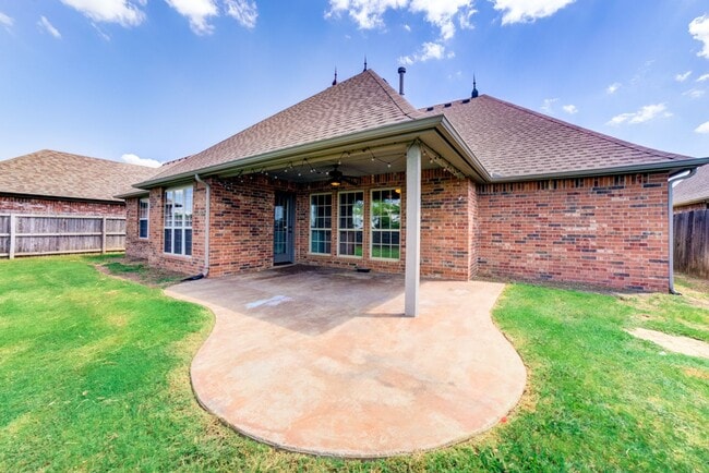 Building Photo - 4 Bed / 3 Bath in Jenks!
