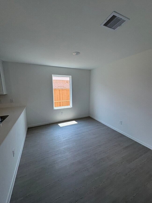 Building Photo - 16810 Great Highlands Dr