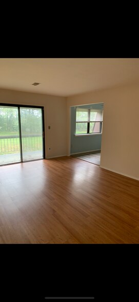 Building Photo - 107 Sharon Garden Ct