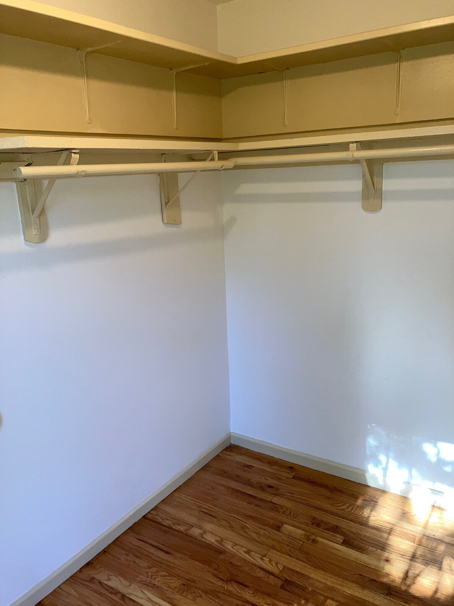walkin closet garment racks - 143 Sussex St