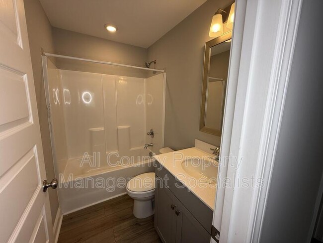Building Photo - 333 Underhill Dr