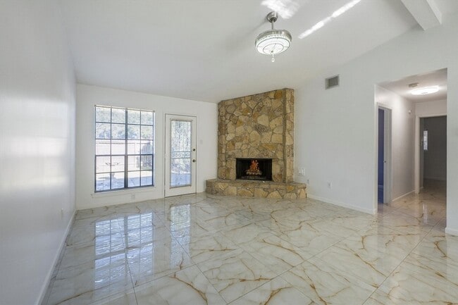 Building Photo - 3203 Golden Willow Dr