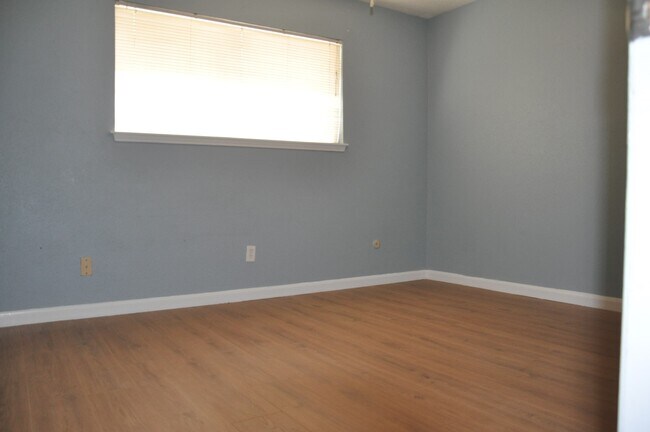 Building Photo - 16454 Hickory Knoll Dr