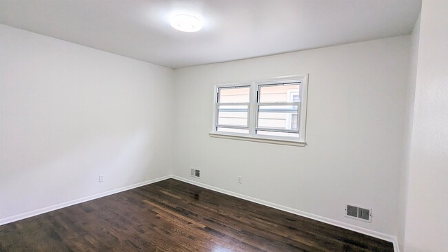 Building Photo - 20 Bentley Ave