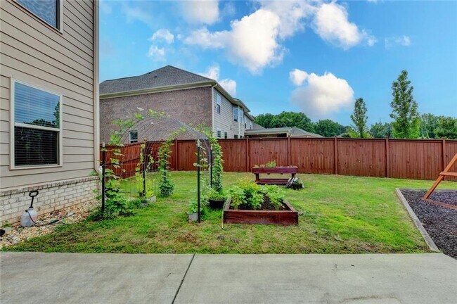 Building Photo - 6035 Ashborough Park