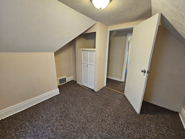 Building Photo - 519 Howard St