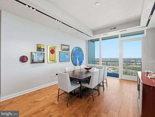 Building Photo - 1781 N Pierce St