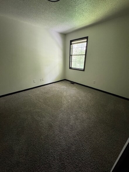 Building Photo - 108 Penny Ln
