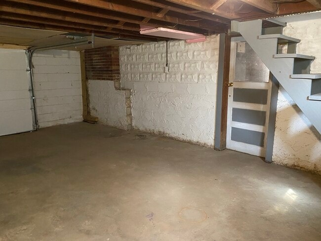 Building Photo - 226 Henquin Dr